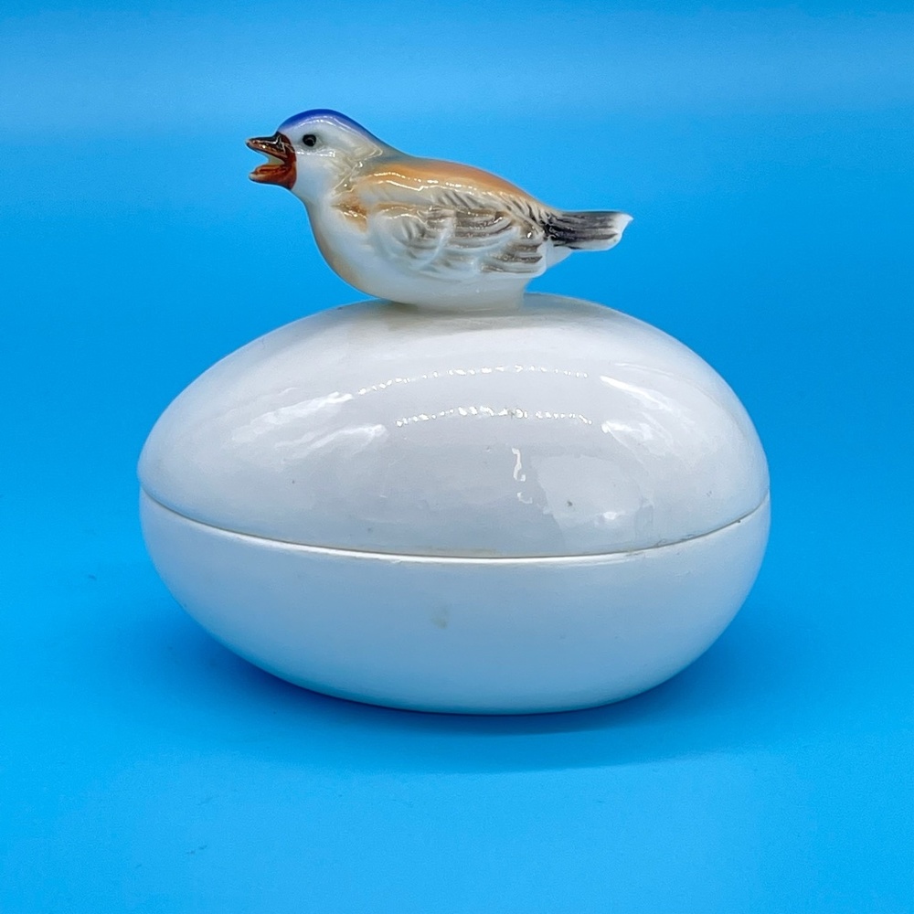 Vintage Irice Bluebird on Egg Ceramic Trinket Box Figurine I.W. Rice & Co